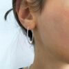 ⁦עגילי חישוק ג'יני 30 מ"מ⁩ – תמונה ⁦3⁩