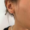 ⁦עגילי חישוק ג'יני 20 מ"מ⁩ – תמונה ⁦3⁩